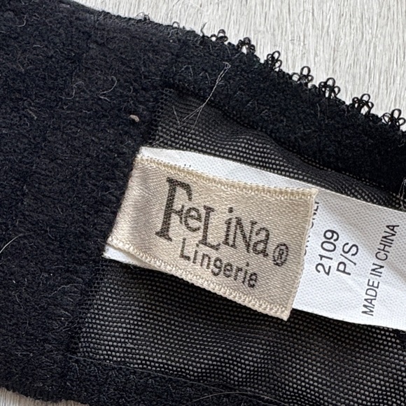 Elegant Black Lace Garter Belt + free🦋 pasties - Picture 2 of 5